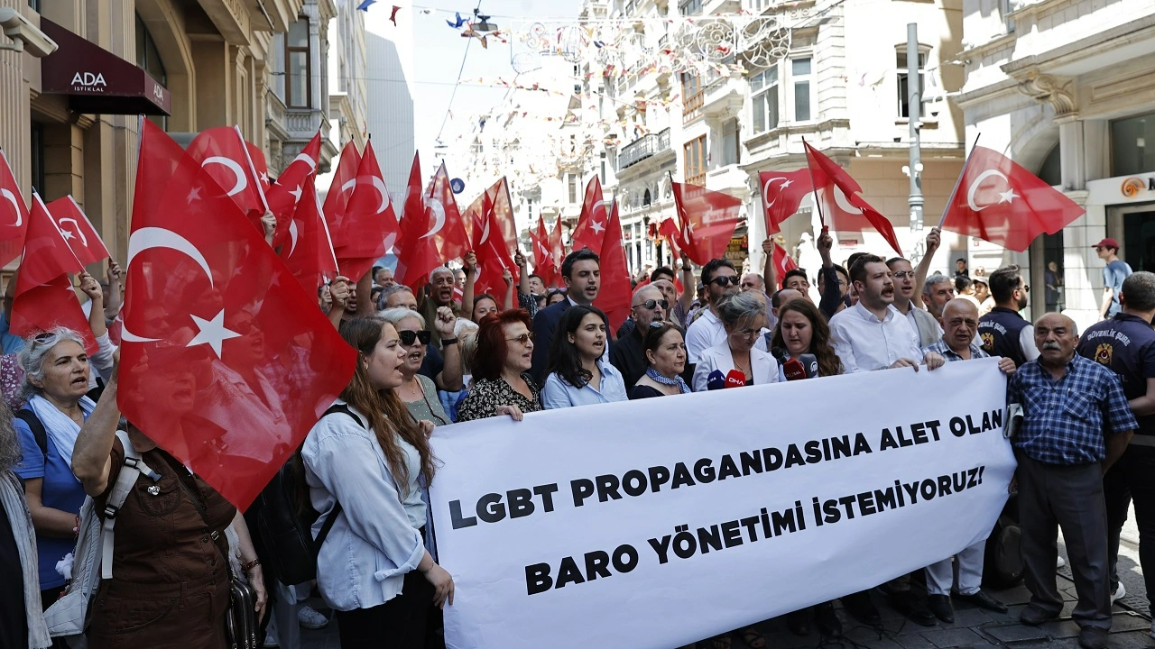 Avukatlardan Baro yönetimine tepki: LGBT dayatmasını bırakın insanlığı savunun